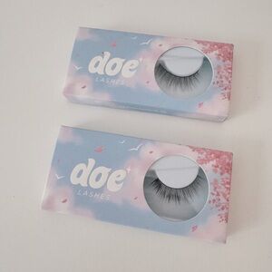 DOE • BRAND NEW False Lashes • REALLY REALLY LOW KEY